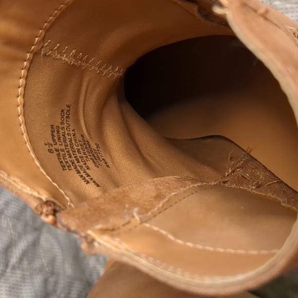 Universal Thread Katrina Platform Boots in tan.  - Picture 2 of 16